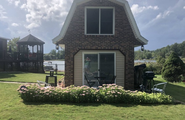 Be Our Guest-House on Lewis Lake