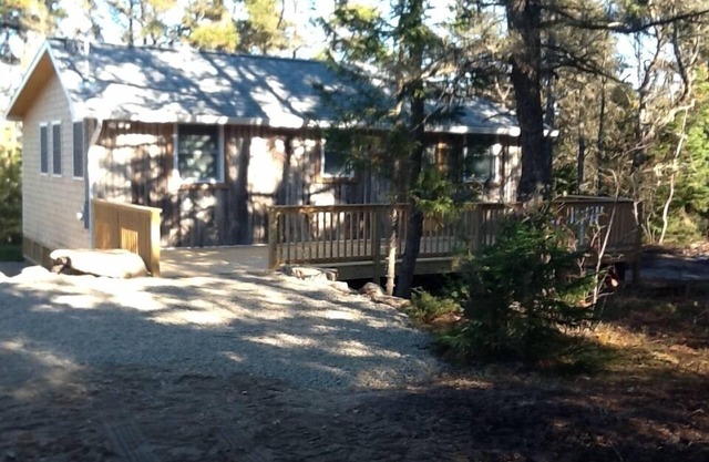 Be the first to rent this all newly renovated 1930s Log Cabin in Corea.