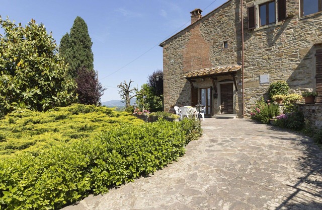 Beautiful private villa for 4 guests with TV, terrace and pets allowed