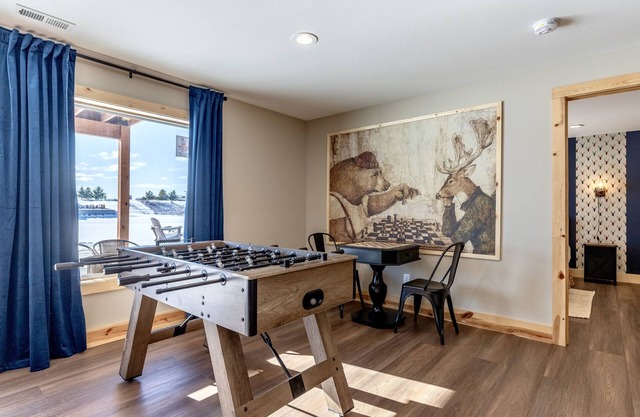 Beach,28 Miles to Dells, Fire Pit & Game Room