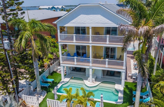 Beach Access, heated pool, and new spa. Pickleball and playground along the bay!