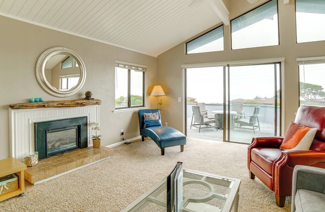 Beach Access & Hot Tub: Coastal Gem in Manchester