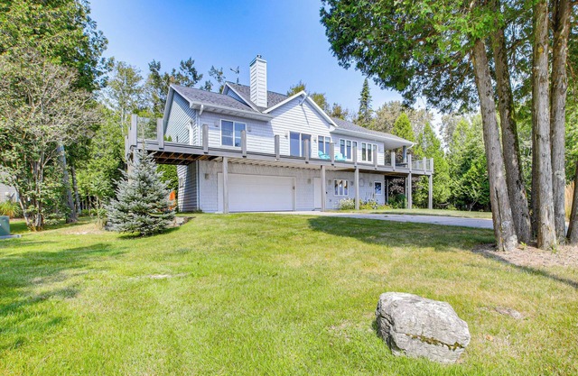 Beach Access on Lake Michigan: Sturgeon Bay Home