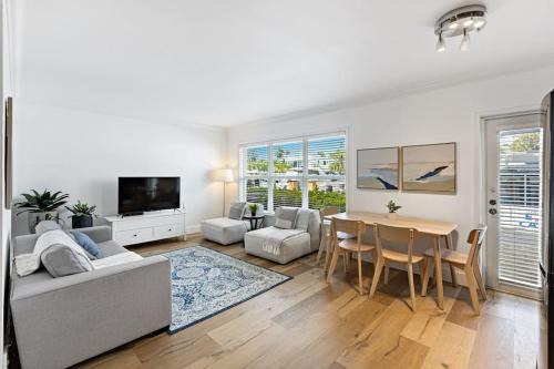 Beach Apt with Waterview in Las Olas Blvd