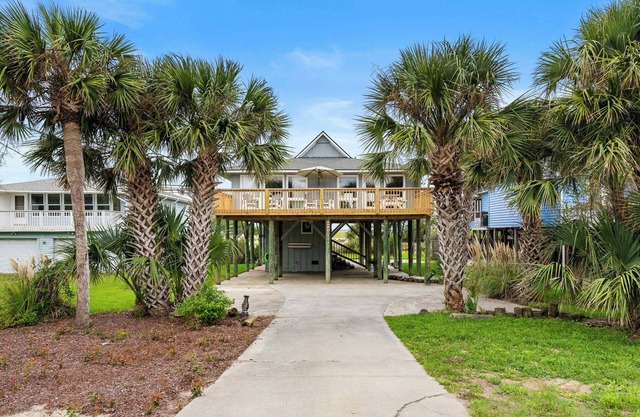Beach + Bay Views: Folly 2 Bedroom Escape!