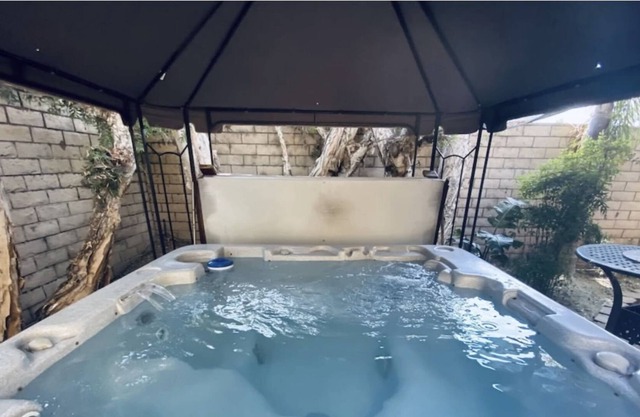 Beach Bliss: 4BR Oasis & Jacuzzi