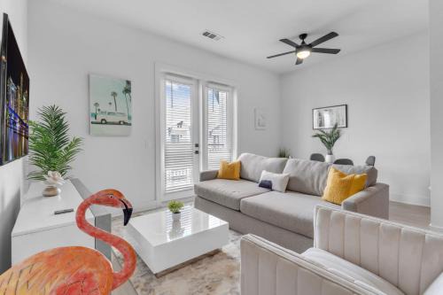 Beach Bliss Modern 3 Bed Oasis Mins from Shore