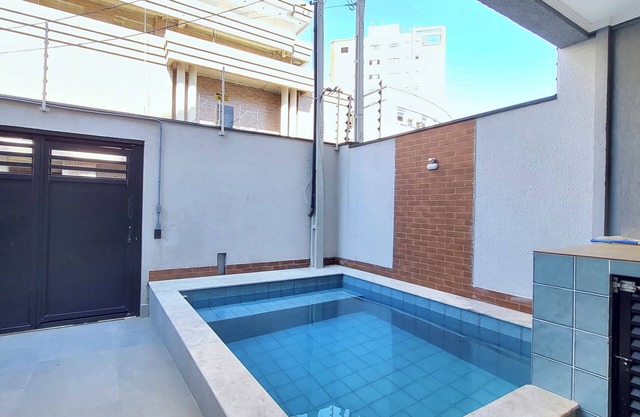 Beach retreat with heated pool and leisure facilities, close to the sea 🏖️