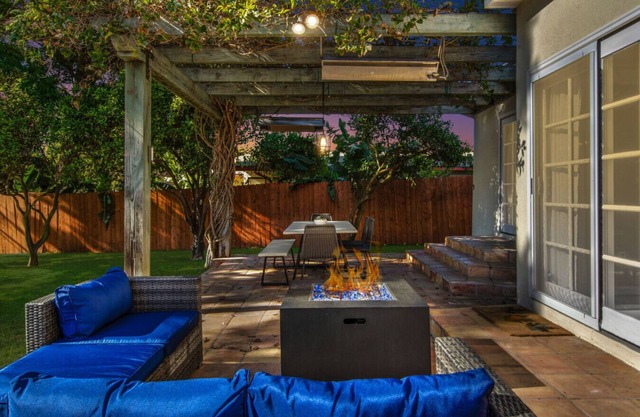 Beach Breeze Bungalow | 1.3Miles To Beach | Cozy