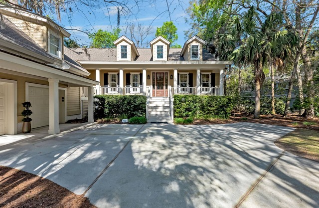 Beach Elegant 4Br/4.5Ba Luxury Home! Includes Amenity Cards! Dog Friendly! Short 5" drive to beach!