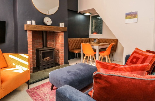 BEACH FELL VIEW, pet friendly, with a garden in Askam-In-Furness