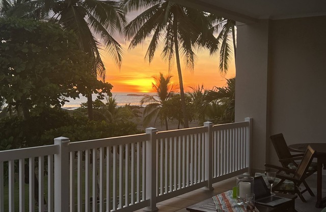 Beach Front Condo Sleeps 5 Excellent open All of March 2025!