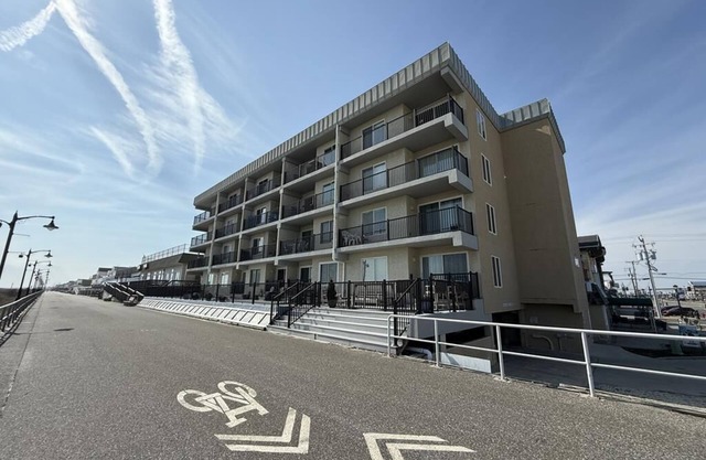 Beach Front Condo with Fantastic Views