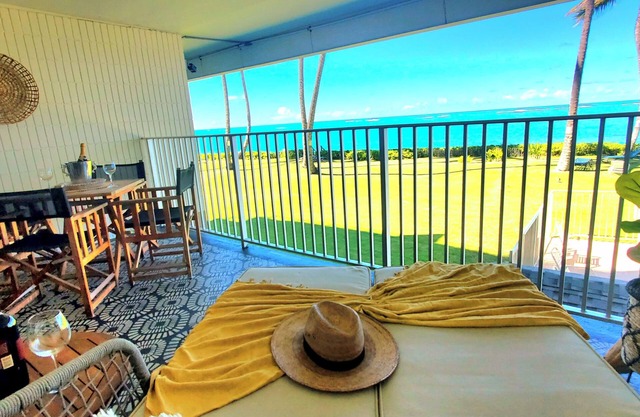 Beach Front Condo w/Beautiful Sunrises on Private Sandy Beach + Turtles + Perfect Snorkel Spot