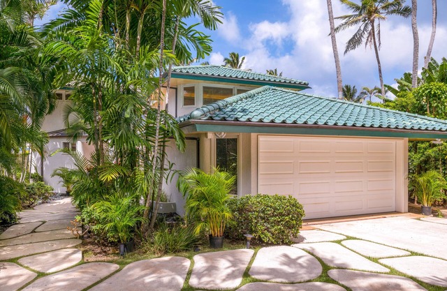 BEACH FRONT HOME/5 MASTER SUITES/LANAI/7 BATHROOMS/CENTRAL AIR CONDITIONING