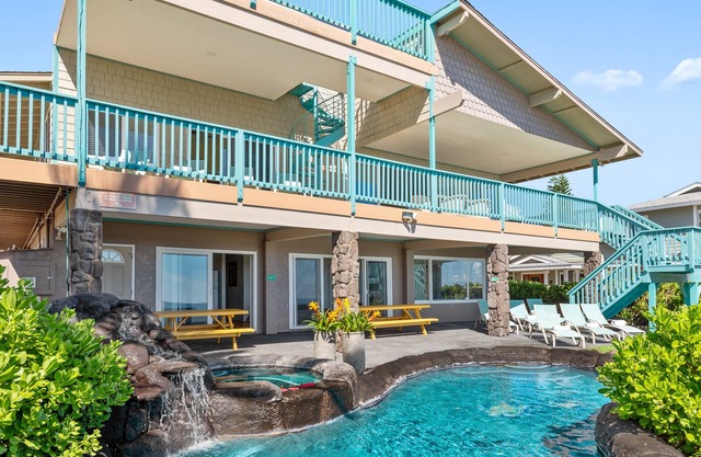 BEACH FRONT Paradise With A/C, Pool & Jet Tub