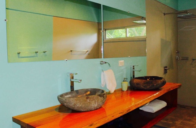 Beach home, A/C, Pool, Wi-Fi, Family