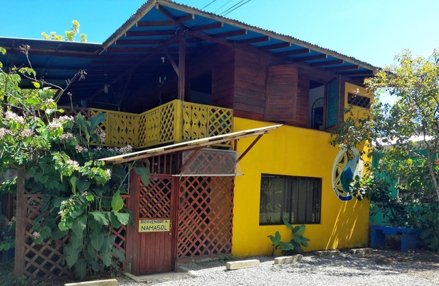 Beach house for 10Experience indoor outdoor life where the jungle meets the sea.