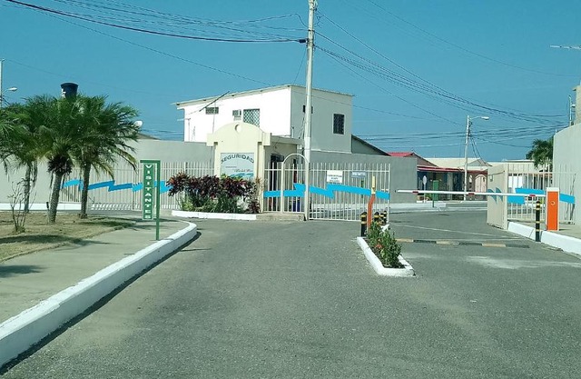 Beach house in Punta Carnero Salinas / Casa