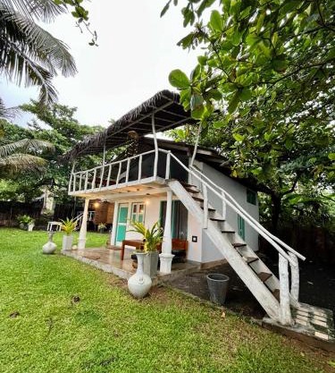 Beach House Kalukatiya - Family Villa, Seaview Room, Garden Room