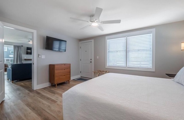 Beach House OKI - Premium King Suite in hotel on Oak Island, North Carolina