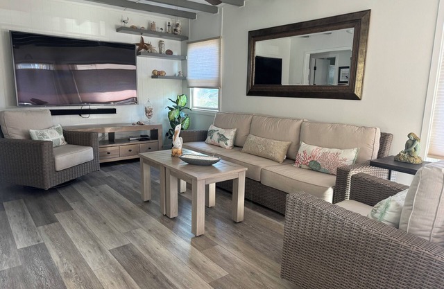 Beach it Here- 5 min. walk to the beach, remodeled and close to all amenities