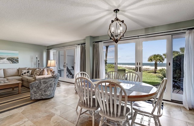 BEACH,OCEAN FRONT, Amelia Island FL, 2BR/2BTH ,SEE WAVES CRASHING, PET APPROVAL