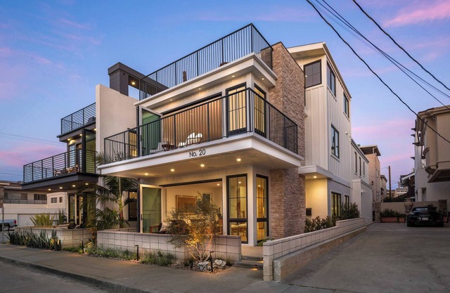 Beach Paradise – Stunning 3-Story in Long Beach!