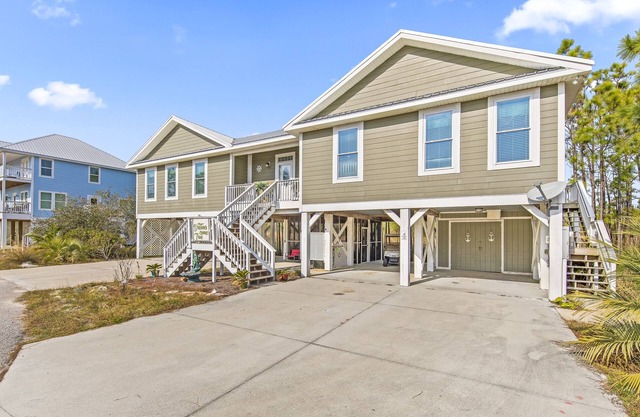 Beach Resort Community with Private Beach/2 pools/Cart Included/Dog Friendly