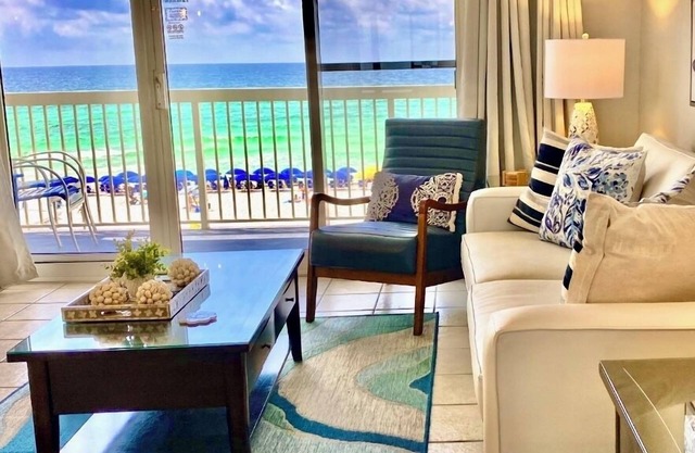 🌴 Beach Retreat 🌴 3 Pools, Tennis, WiFi + Tiki Bar & Seasonal Café