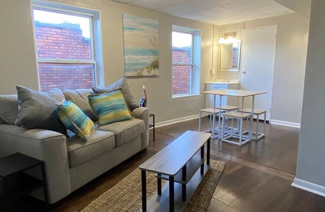 Beach themed, newly renovated 1 bedroom apartment