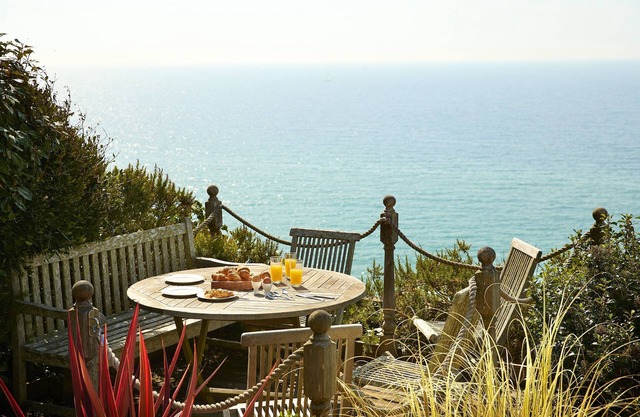 Beach View, based in a stunning position on the sea front, with stunning coastal scenery