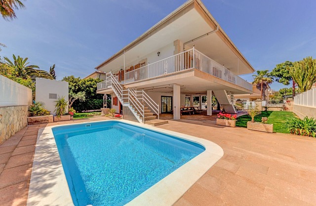 Beach Villa Catalina for eight people with pool