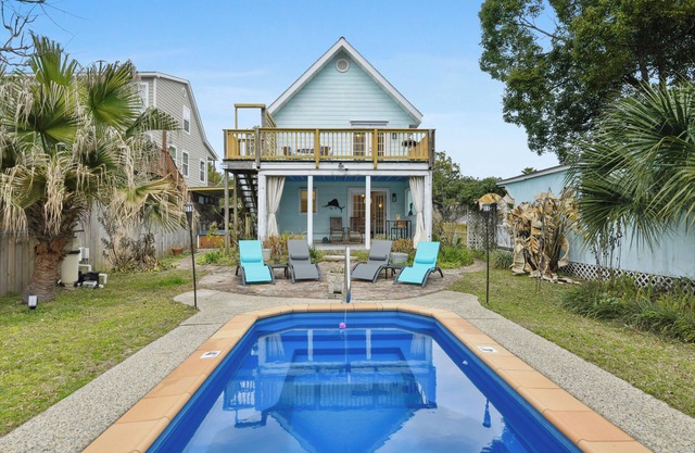 Beach Villa with Private Pool - Walk to beach and Island View Casino