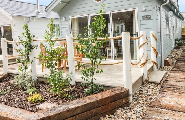 BEACH WALK, pet friendly, luxury holiday cottage, with pool in Filey