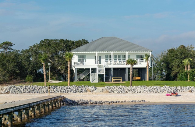 “Beach’d Pearl” Beach house with Private Beach and Pier in Ocean Springs