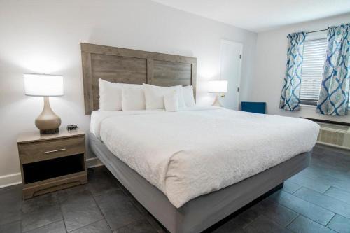 Beaches and Waves Resort View 2nd Floor