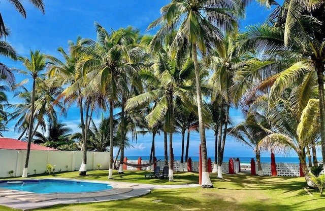 Beachfront 4 bedroom house with WiFi, AC in La Costa del Sol, El Salvador