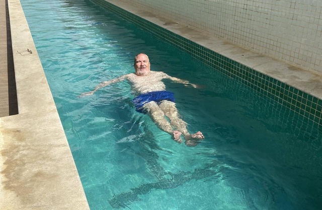 Beachfront, 10 suites with AC (20 guests), swimming pool, Wifi, Smart TV, barbecue