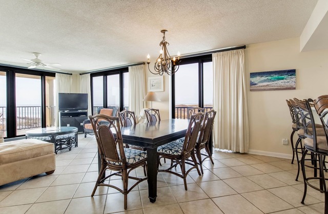 Beachfront 3BR Sleeps 8 Pool Corner Unit