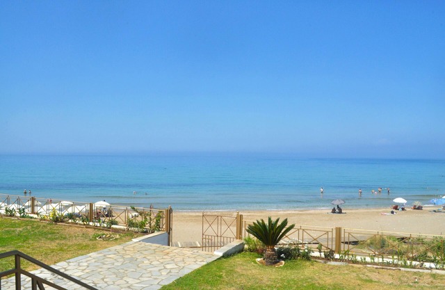 Beachfront 4-bed luxury suite - Agios Gordios Corfu Greece