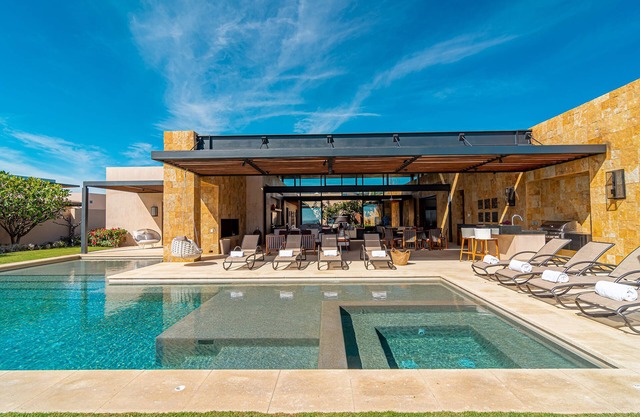 Beachfront 6BR Luxury Villa in RC West Enclave!