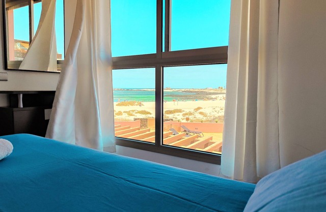 Beachfront and fabulous sea view. Sun Beach and Relax.