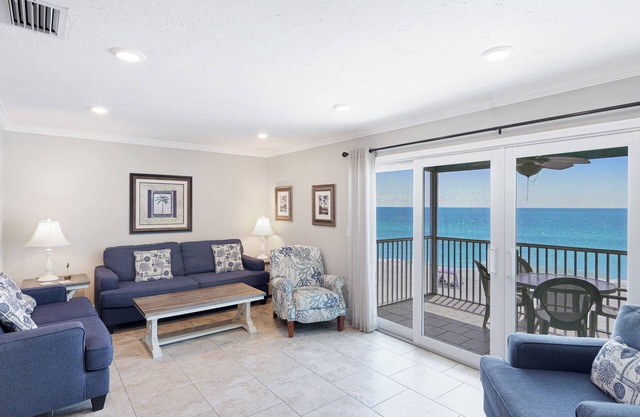 Beachfront and Beautiful with Stunning Views! Fall and Winter Dates Available