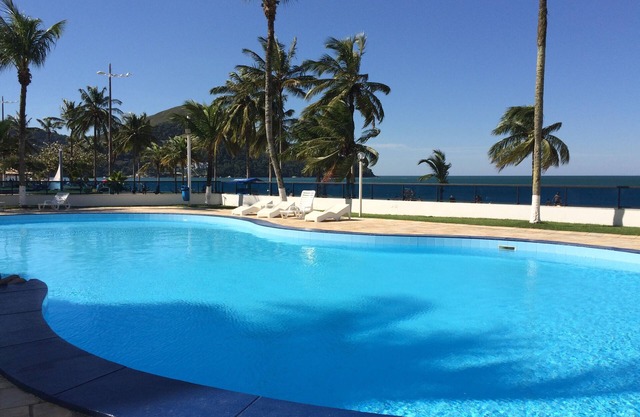 Beachfront Apartment in Martim de Sá Beach, Caraguatatuba, for up to 8 people.
