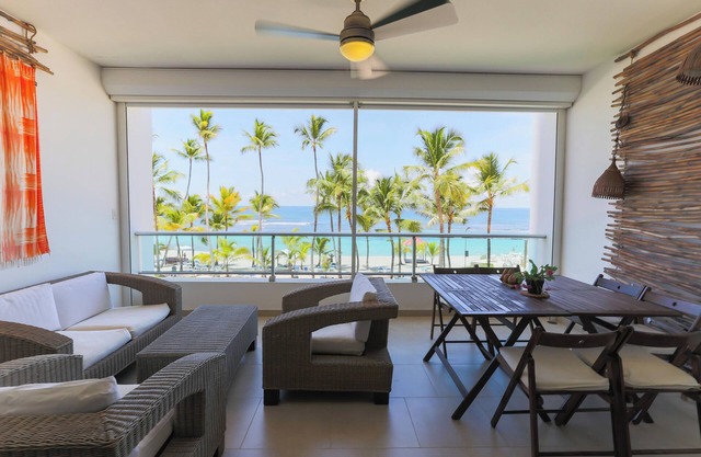 Beachfront at Marbella W/Pano View, Full Kitchen