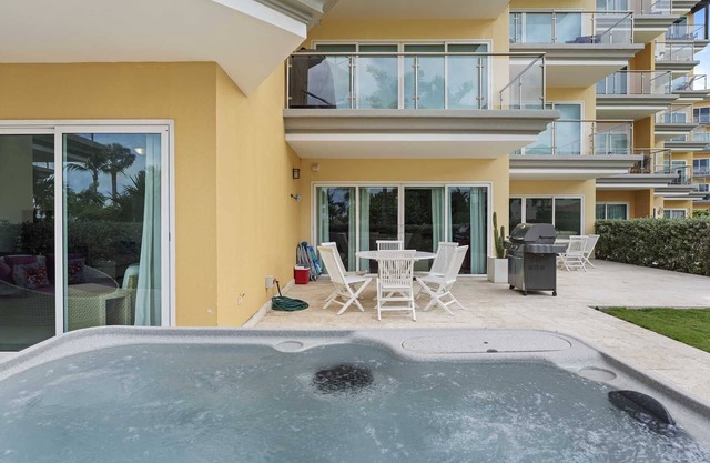 Beachfront - Beach Garden 2BR condo - E124