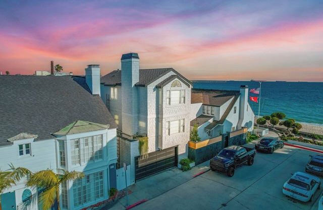 Beachfront Bliss: Peaceful Home Steps from the Shore