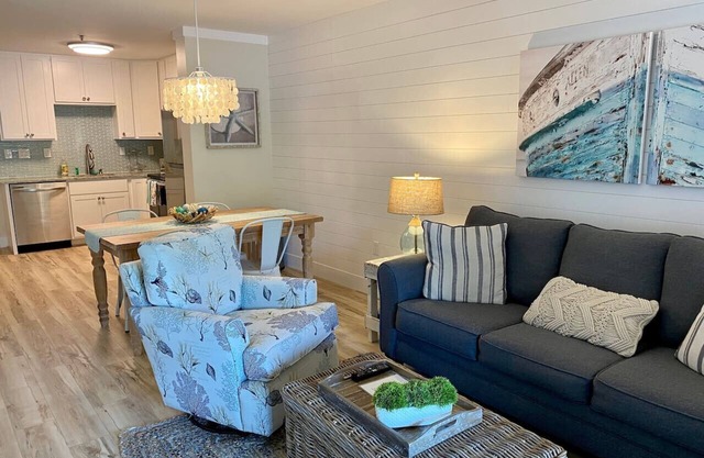 Beachfront Complex - 3 Pools & Tennis - King Bed