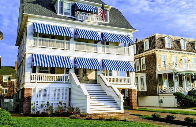 Beachfront, close to everything